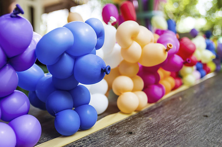 A row of balloon dog poodles.